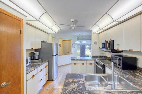 Photo 14 at 38 Kimbergate Way, Brownridge, Vaughan
