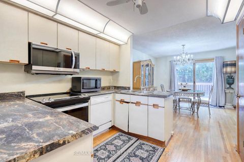 Photo 15 at 38 Kimbergate Way, Brownridge, Vaughan