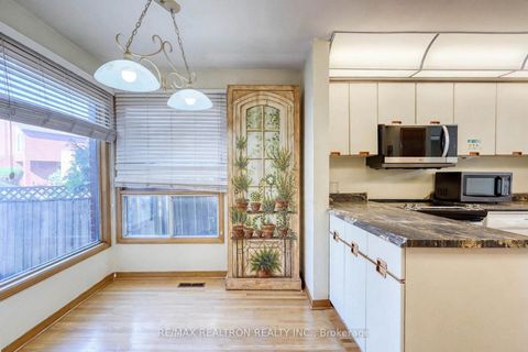 Photo 16 at 38 Kimbergate Way, Brownridge, Vaughan