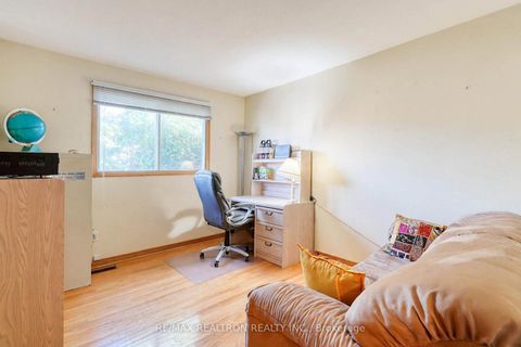 Photo 24 at 38 Kimbergate Way, Brownridge, Vaughan