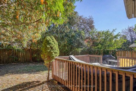 Photo 33 at 38 Kimbergate Way, Brownridge, Vaughan