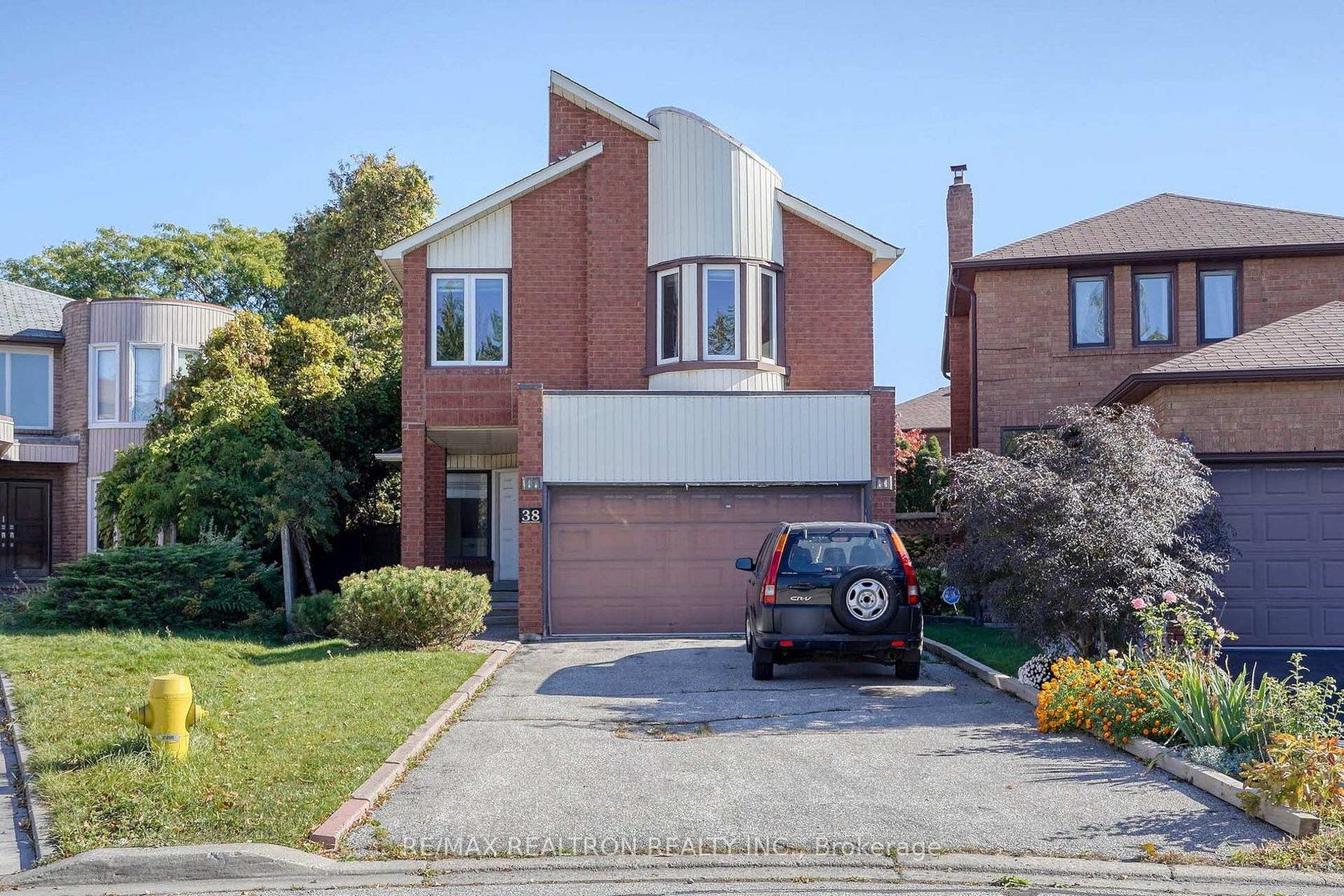 38 Kimbergate Way, Brownridge, Vaughan photo number 2