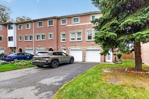 Photo 2 at 33 - 200 Murison Boulevard, Malvern, Toronto