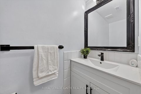 Photo 4 at 33 - 200 Murison Boulevard, Malvern, Toronto