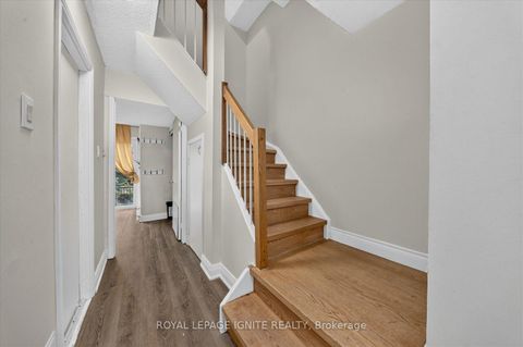 Photo 5 at 33 - 200 Murison Boulevard, Malvern, Toronto