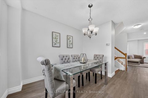 Photo 7 at 33 - 200 Murison Boulevard, Malvern, Toronto