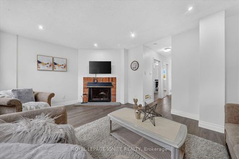 Photo 9 at 33 - 200 Murison Boulevard, Malvern, Toronto