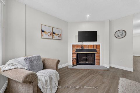 Photo 10 at 33 - 200 Murison Boulevard, Malvern, Toronto