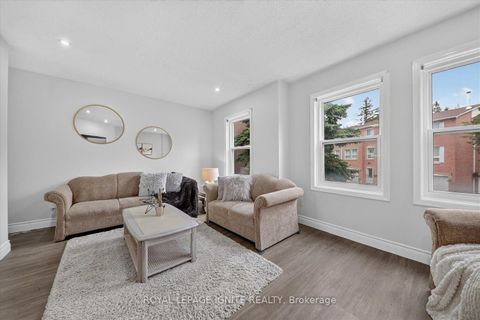 Photo 11 at 33 - 200 Murison Boulevard, Malvern, Toronto