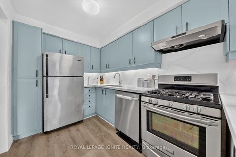Photo 12 at 33 - 200 Murison Boulevard, Malvern, Toronto