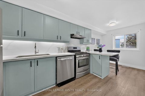 Photo 13 at 33 - 200 Murison Boulevard, Malvern, Toronto