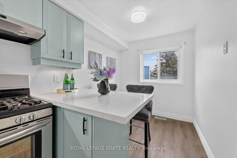 Photo 14 at 33 - 200 Murison Boulevard, Malvern, Toronto