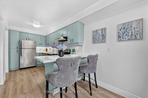 Photo 15 at 33 - 200 Murison Boulevard, Malvern, Toronto