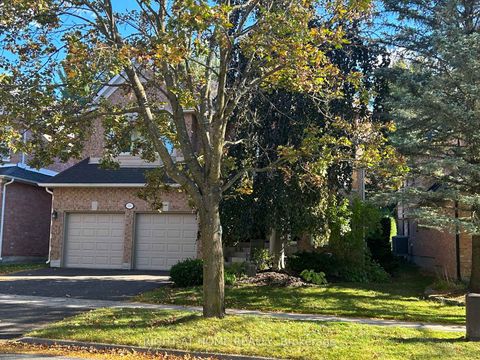 Photo 1 at 100 Carlyle Crescent, Aurora Highlands, Aurora
