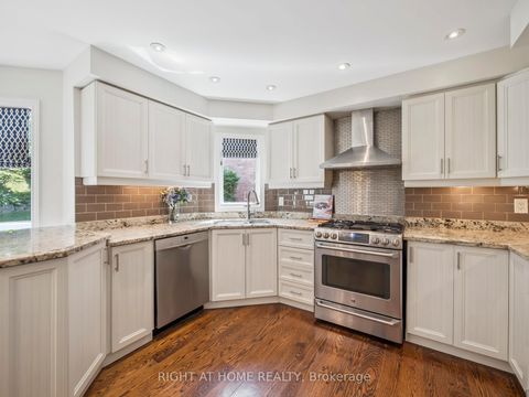 Photo 13 at 100 Carlyle Crescent, Aurora Highlands, Aurora