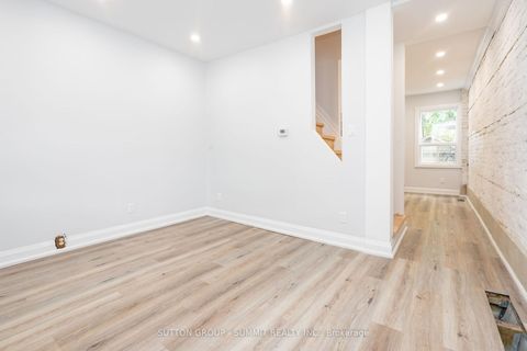 Photo 2 at 100 ROSETHORN Avenue, Pellam Park, Toronto