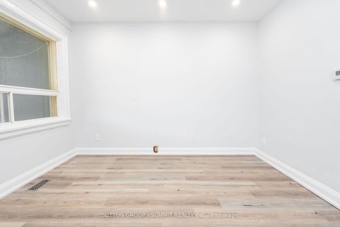 Photo 3 at 100 ROSETHORN Avenue, Pellam Park, Toronto