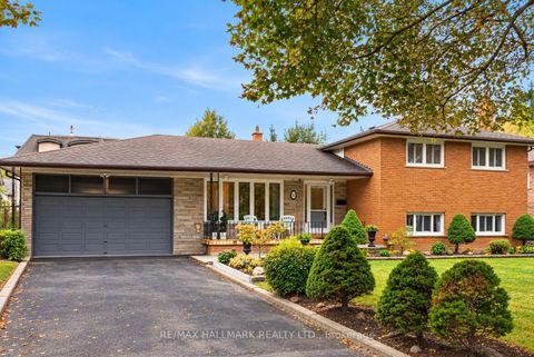 Photo 1 at 53 Tobruk Crescent, Newtonbrook East, Toronto