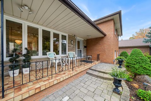 Photo 2 at 53 Tobruk Crescent, Newtonbrook East, Toronto