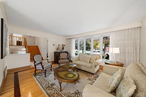 Photo 4 at 53 Tobruk Crescent, Newtonbrook East, Toronto