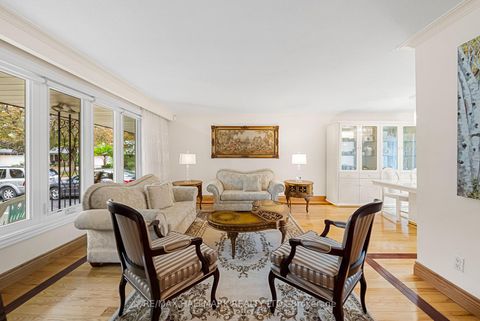 Photo 5 at 53 Tobruk Crescent, Newtonbrook East, Toronto