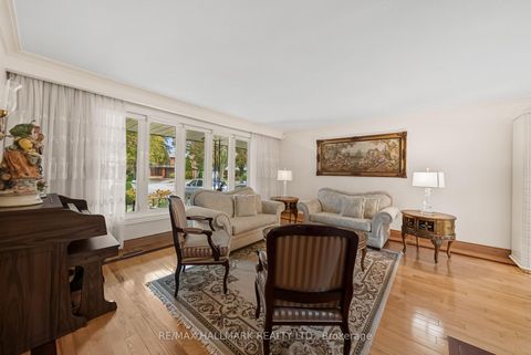 Photo 6 at 53 Tobruk Crescent, Newtonbrook East, Toronto