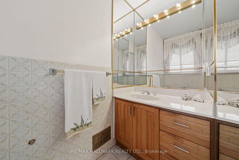 Photo 18 at 53 Tobruk Crescent, Newtonbrook East, Toronto