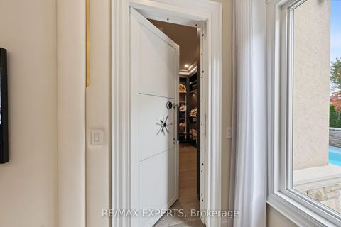 Photo 9 at 33 Highland Creek Court, Kleinburg, Vaughan