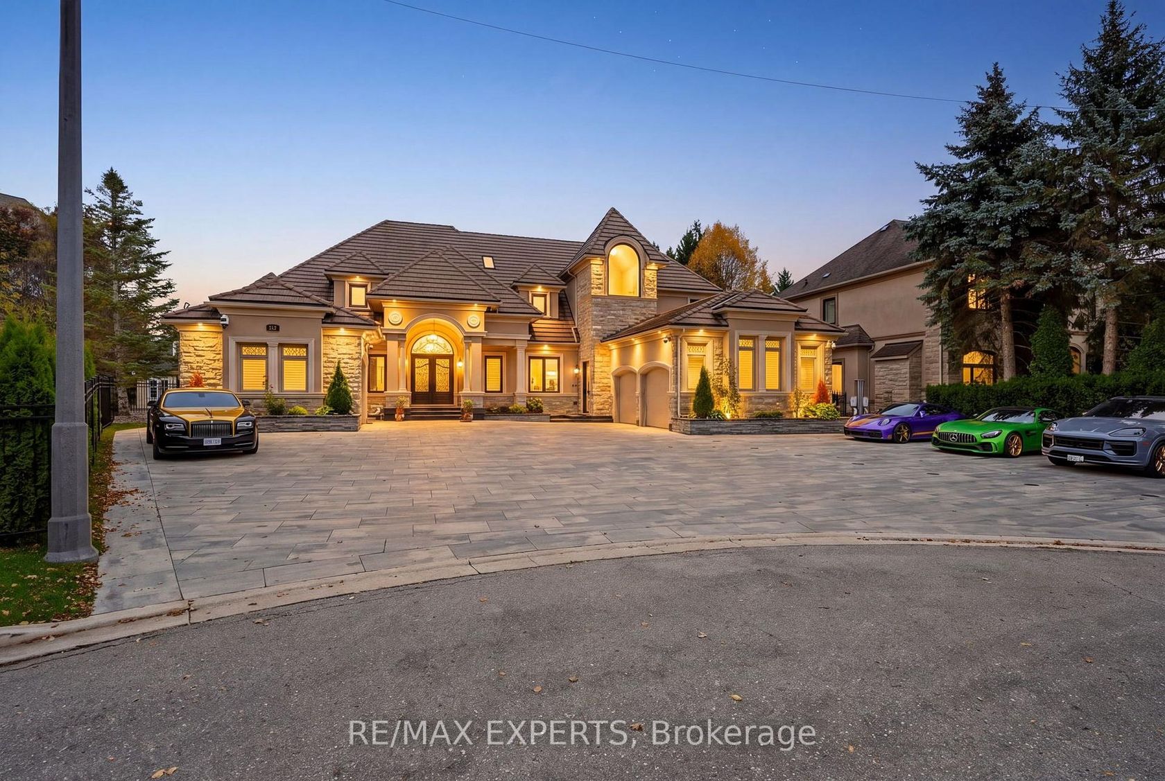 33 Highland Creek Court, Kleinburg, Vaughan photo number 2