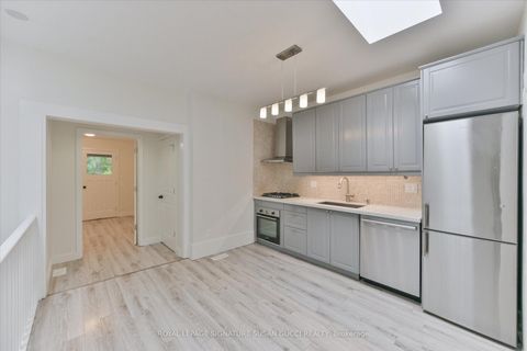 Photo 2 at 233 Cedarvale Avenue, Lumsden, Toronto