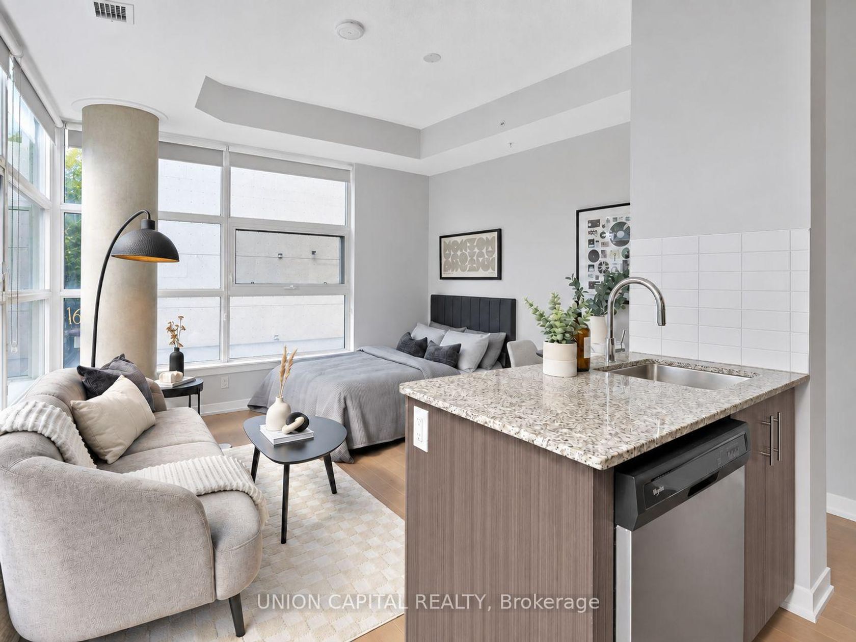 202 - 10 Willison Square, Chinatown, Toronto 