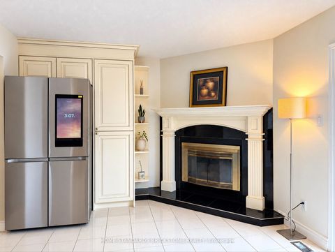 Photo 5 at 171 Brownridge Drive, Brownridge, Vaughan