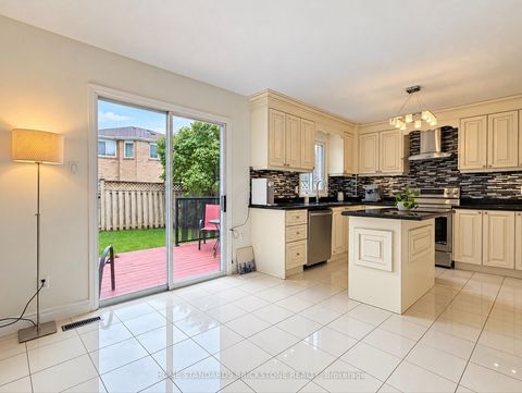 Photo 7 at 171 Brownridge Drive, Brownridge, Vaughan
