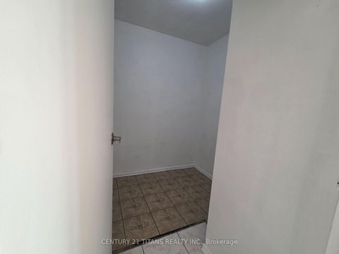 Photo 2 at 510 - 270 Palmdale Drive, Sullivan, Toronto