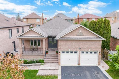 Photo 2 at 8 Piper Court, Maple, Vaughan