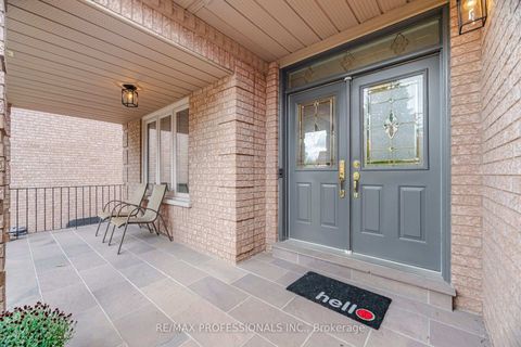 Photo 5 at 8 Piper Court, Maple, Vaughan