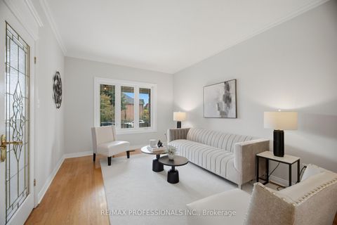 Photo 7 at 8 Piper Court, Maple, Vaughan