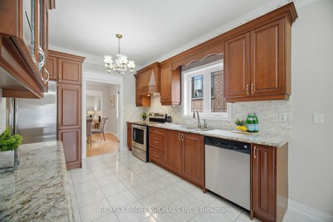 Photo 12 at 8 Piper Court, Maple, Vaughan