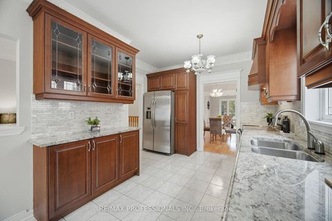 Photo 13 at 8 Piper Court, Maple, Vaughan