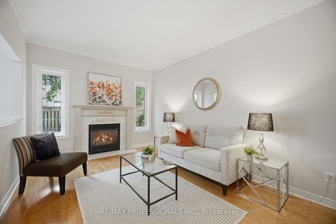 Photo 16 at 8 Piper Court, Maple, Vaughan
