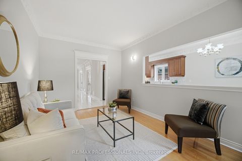 Photo 17 at 8 Piper Court, Maple, Vaughan
