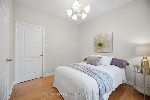 Photo 24 at 8 Piper Court, Maple, Vaughan
