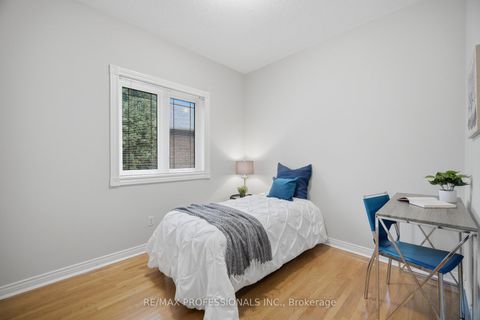 Photo 25 at 8 Piper Court, Maple, Vaughan