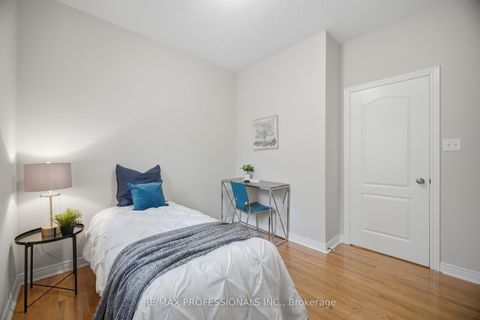 Photo 26 at 8 Piper Court, Maple, Vaughan