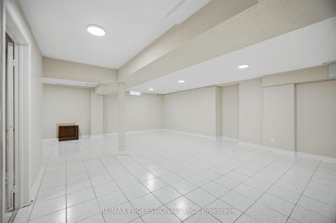 Photo 32 at 8 Piper Court, Maple, Vaughan