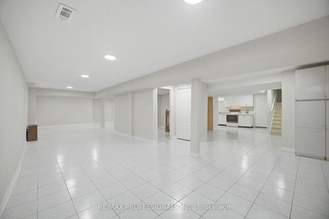 Photo 35 at 8 Piper Court, Maple, Vaughan