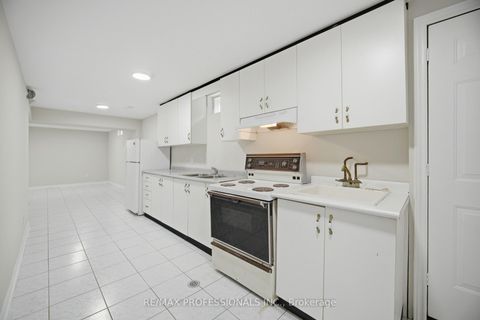 Photo 36 at 8 Piper Court, Maple, Vaughan