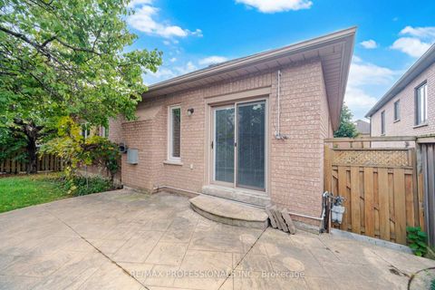 Photo 41 at 8 Piper Court, Maple, Vaughan
