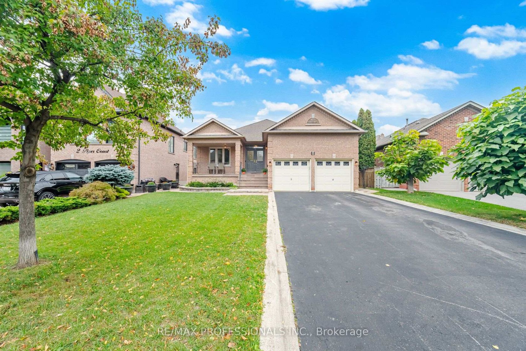 8 Piper Court, Maple, Vaughan photo number 2