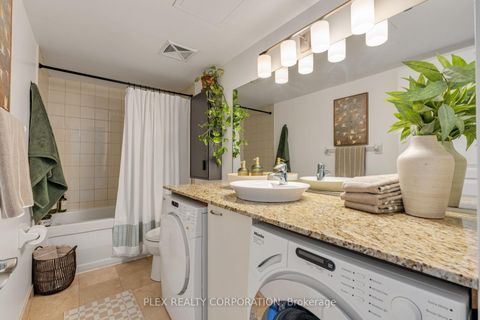 Photo 20 at 410 - 437 Roncesvalles Avenue, Roncesvalles, Toronto